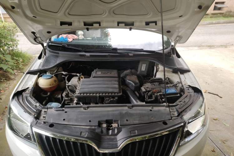 Used Skoda Rapid Spaceback 2016 Revised 1.6L Automatic Chuanxing Version Engine Bay