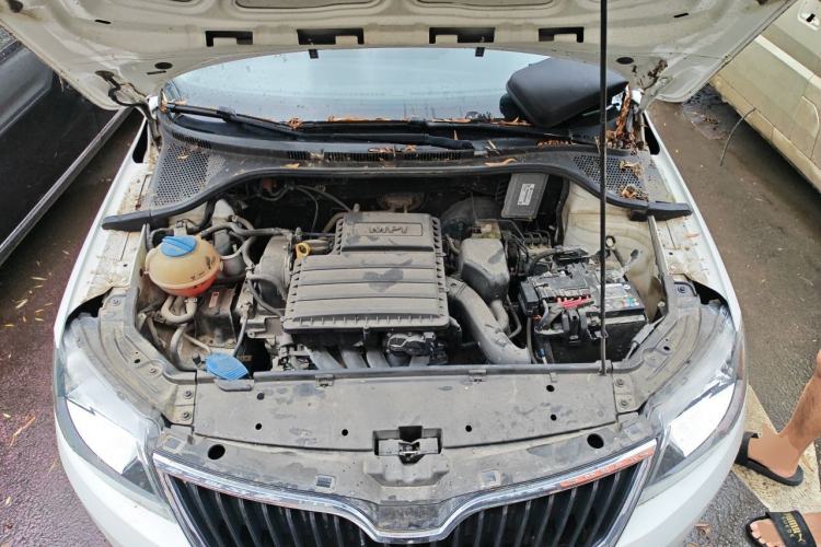 Used Skoda Rapid Spaceback 2016 Revised Version 1.6L Automatic Front-Drive Edition Engine Bay