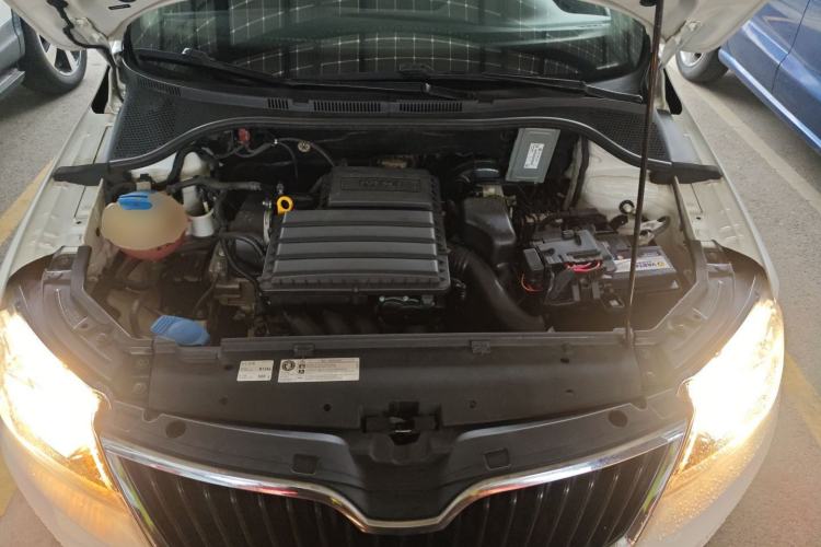 Used Skoda Rapid Spaceback 2016 Revised 1.6L Automatic Chuanxing Version Engine Bay