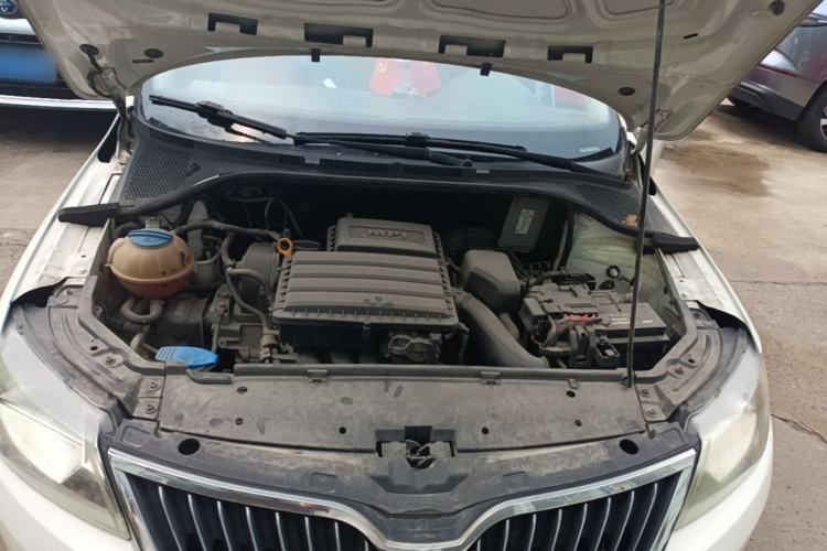 Used Skoda Rapid Spaceback 2016 Revised 1.6L Automatic Chuanxing Version Engine Bay