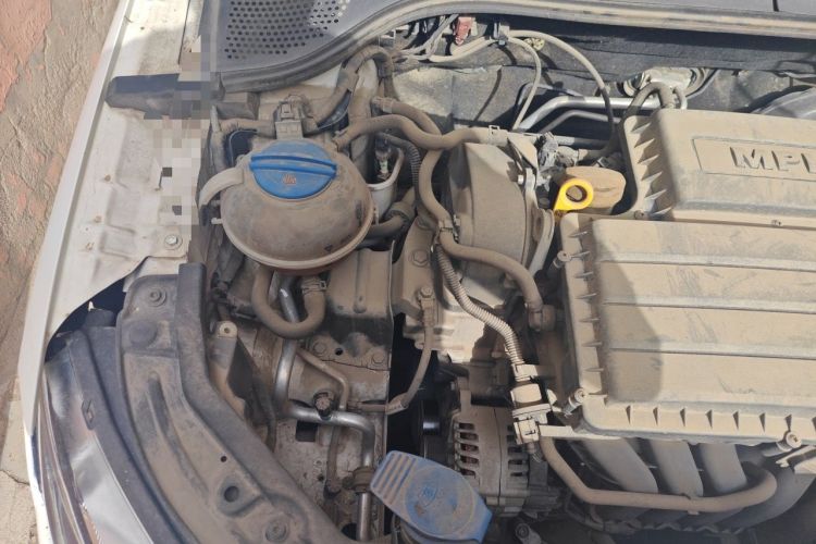 Used Skoda Rapid Spaceback 2016 Revised Version 1.6L Manual Front-Drive Edition Engine Bay Right