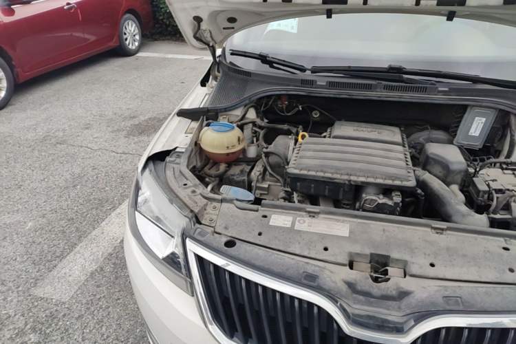 Used Skoda Rapid Spaceback 2016 Revised 1.6L Automatic Chuanxing Version Engine Bay Right