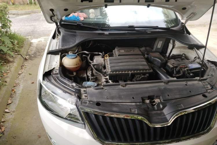 Used Skoda Rapid Spaceback 2016 Revised 1.6L Automatic Chuanxing Version Engine Bay Right