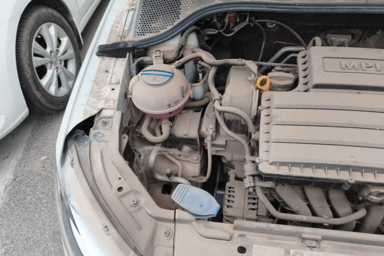 Used Skoda Rapid Spaceback 2016 Revised Version 1.4L Manual Front-Drive Edition Engine Bay Right