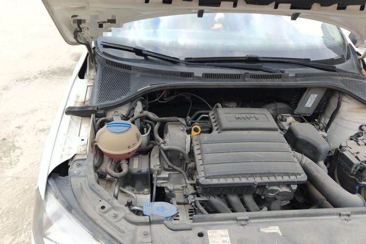 Used Skoda Rapid Spaceback 2016 Revised Version 1.6L Manual Front-Drive Edition Engine Bay Right