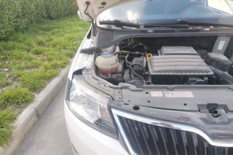 Used Skoda Rapid Spaceback 2016 Revised 1.6L Automatic Chuanxing Version Engine Bay Right
