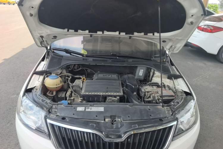 Used Skoda Rapid Spaceback 2016 Revised 1.6L Automatic Chuanxing Version Engine Bay