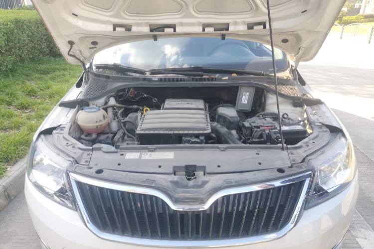 Used Skoda Rapid Spaceback 2016 Revised 1.6L Automatic Chuanxing Version Engine Bay