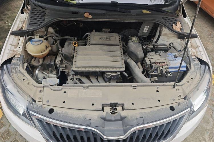 Used Skoda Rapid Spaceback 2016 Revised Version 1.6L Automatic Front-Drive Edition Engine Bay