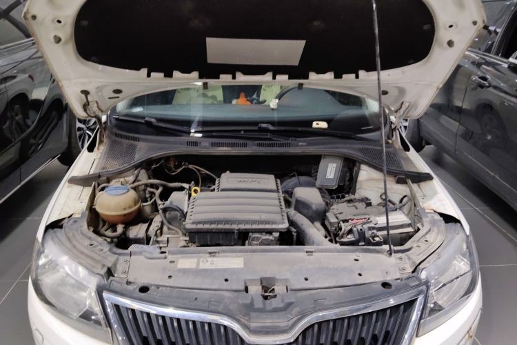 Used Skoda Rapid Spaceback 2016 Revised 1.6L Automatic Chuanxing Version Engine Bay
