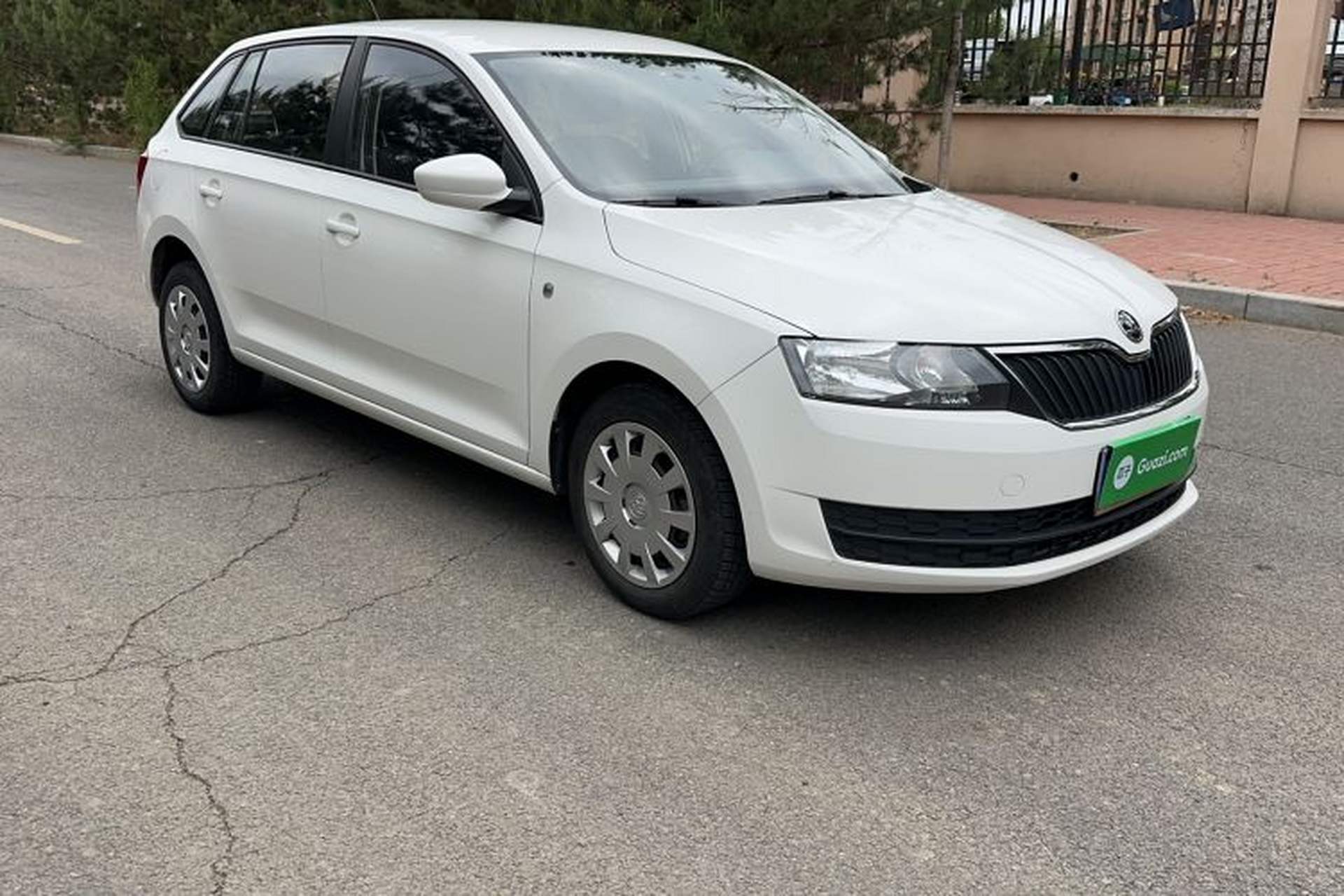 Used Skoda Rapid Spaceback 2016 Revised Version 1.4L Manual Front-Drive Edition Exterior 2