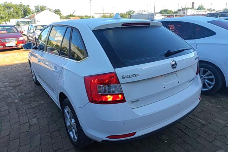 Used Skoda Rapid Spaceback 2016 Revised 1.6L Automatic Chuanxing Version Exterior 2
