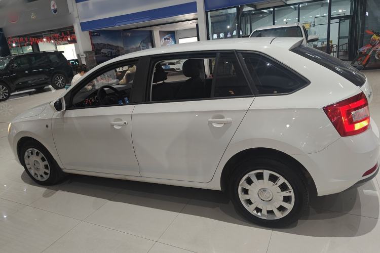 Used Skoda Rapid Spaceback 2016 Revised Version 1.6L Automatic Front-Drive Edition Exterior 3