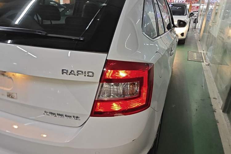Used Skoda Rapid Spaceback 2016 Revised 1.6L Automatic Chuanxing Version Exterior 3