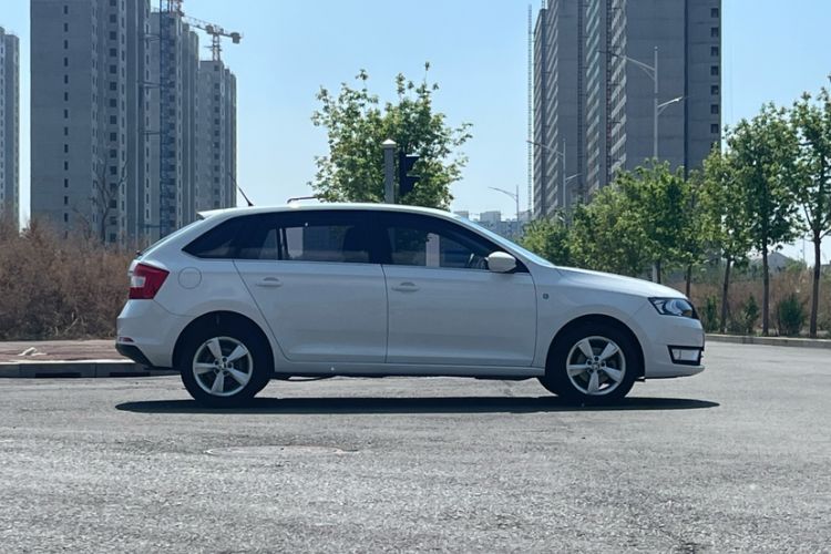 Used Skoda Rapid Spaceback 2016 Revised 1.6L Automatic Chuanxing Version Exterior 4