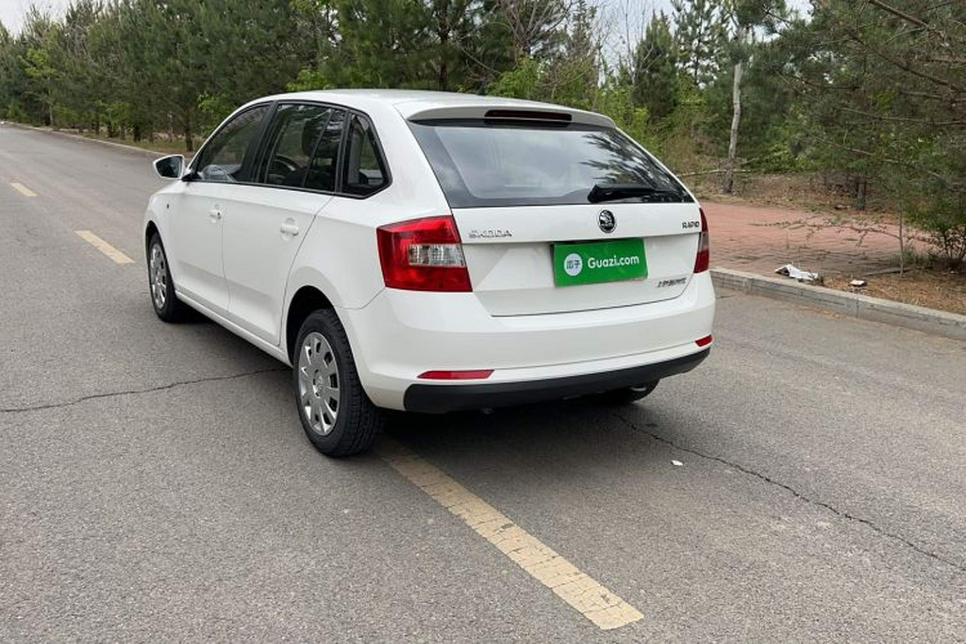 Used Skoda Rapid Spaceback 2016 Revised Version 1.4L Manual Front-Drive Edition Exterior 6