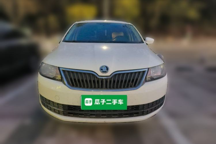 Used Skoda Rapid Spaceback 2016 1.6L Manual Front-Wheel-Drive Version Front