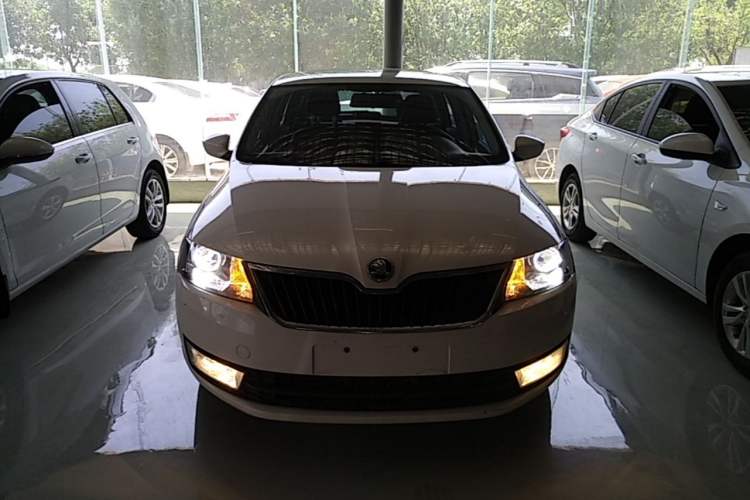 Used Skoda Rapid Spaceback 2016 Revised 1.6L Automatic Chuanxing Version Front