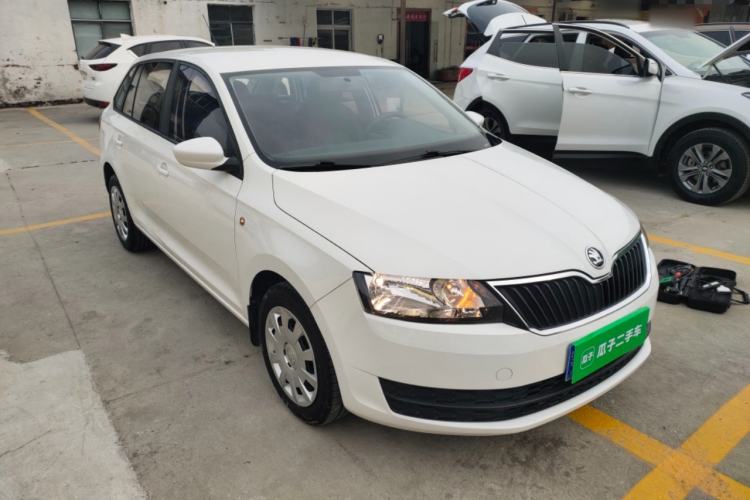 Used Skoda Rapid Spaceback 2016 Revised Version 1.6L Automatic Front-Drive Edition Front Right 45 Deg