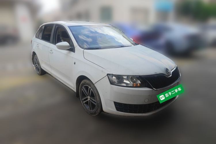 Used Skoda Rapid Spaceback 2016 Revised Version 1.6L Manual Front-Drive Edition Front Right 45 Deg