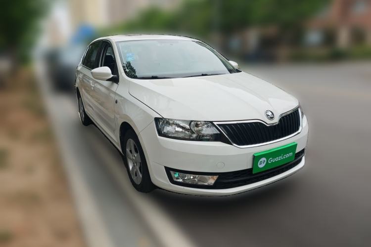 Used Skoda Rapid Spaceback 2016 Revised 1.6L Automatic Chuanxing Version Front Right 45 Deg