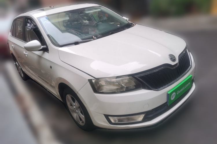 Used Skoda Rapid Spaceback 2016 Revised 1.6L Automatic Chuanxing Version Front Right 45 Deg