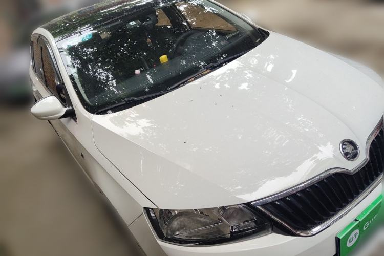 Used Skoda Rapid Spaceback 2016 Revised 1.6L Automatic Chuanxing Version Front Right 45 Deg