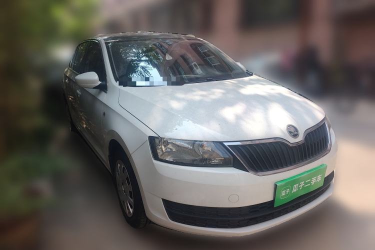 Used Skoda Rapid Spaceback 2016 Revised Version 1.6L Automatic Front-Drive Edition Front Right 45 Deg