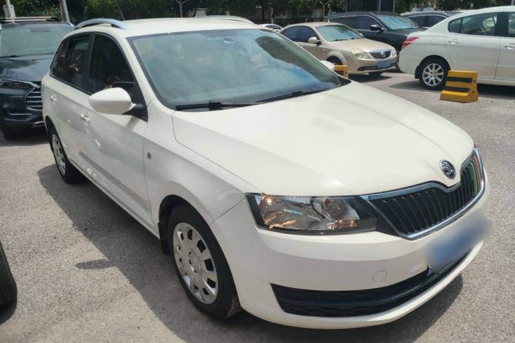 Used Skoda Rapid Spaceback 2016 Revised Version 1.6L Automatic Front-Drive Edition Front Right 45 Deg
