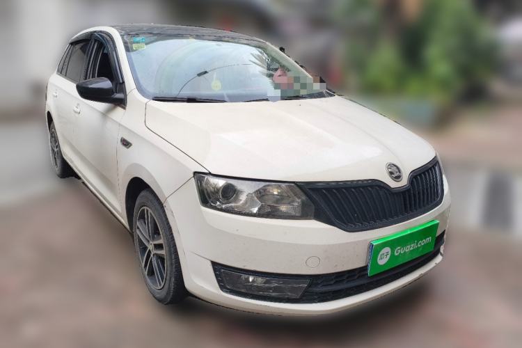 Used Skoda Rapid Spaceback 2016 Facelifted TSI230 DSG Smart Drive Version Front Right 45 Deg