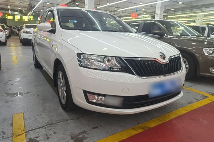 Used Skoda Rapid Spaceback 2016 Revised 1.6L Automatic Chuanxing Version Front Right 45 Deg