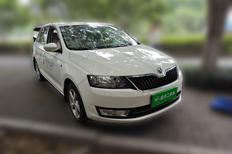 Used Skoda Rapid Spaceback 2016 Revised 1.6L Automatic Chuanxing Version Front Right 45 Deg