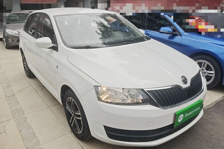 Used Skoda Rapid Spaceback 2016 Revised Version 1.6L Automatic Front-Drive Edition Front Right 45 Deg
