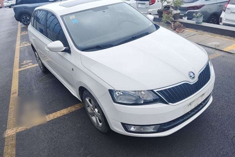 Used Skoda Rapid Spaceback 2016 Revised 1.6L Manual Chuanxing Edition Front Right 45 Deg