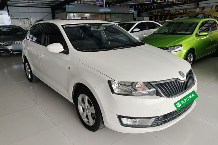 Used Skoda Rapid Spaceback 2016 Revised 1.6L Automatic Chuanxing Version Front Right 45 Deg