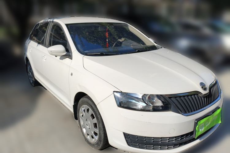Used Skoda Rapid Spaceback 2016 Revised Version 1.4L Manual Front-Drive Edition Front Right 45 Deg