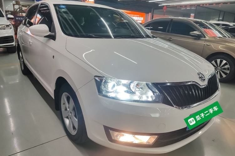 Used Skoda Rapid Spaceback 2016 Revised 1.6L Automatic Chuanxing Version Front Right 45 Deg