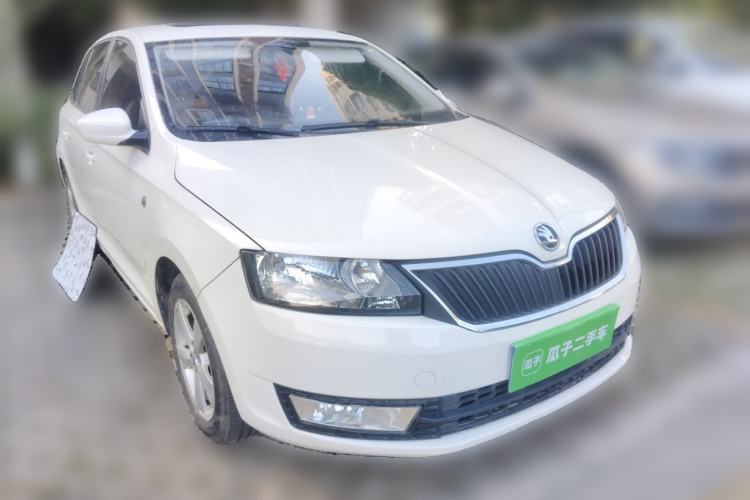 Used Skoda Rapid Spaceback 2016 Revised 1.6L Automatic Chuanxing Version Front Right 45 Deg