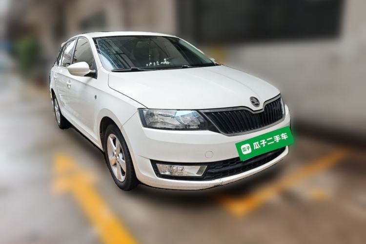 Used Skoda Rapid Spaceback 2016 Revised 1.6L Automatic Chuanxing Version Front Right 45 Deg