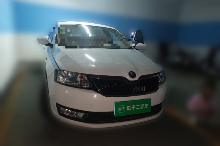 Used Skoda Rapid Spaceback 2016 Revised 1.6L Automatic Chuanxing Version Front Right 45 Deg