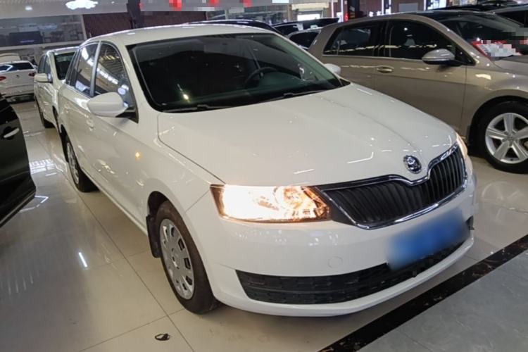 Used Skoda Rapid Spaceback 2016 Revised Version 1.6L Automatic Front-Drive Edition Front Right 45 Deg