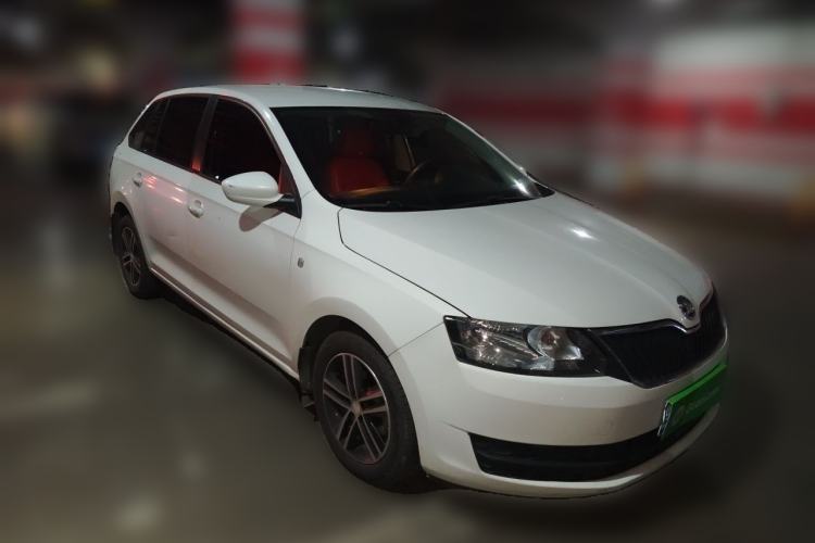 Used Skoda Rapid Spaceback 2016 Revised Version 1.6L Automatic Front-Drive Edition Front Right 45 Deg