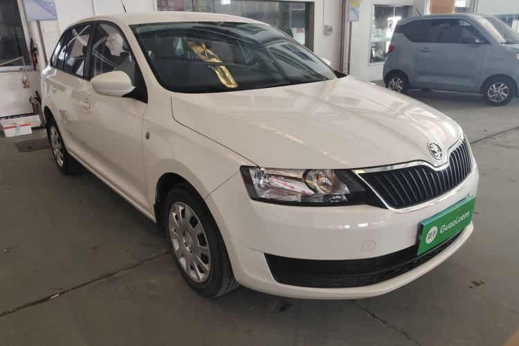 Used Skoda Rapid Spaceback 2016 Revised Version 1.4L Manual Front-Drive Edition Front Right 45 Deg