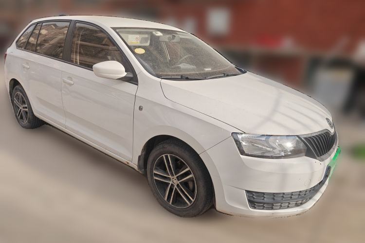 Used Skoda Rapid Spaceback 2016 Revised Version 1.6L Automatic Front-Drive Edition Front Right 45 Deg
