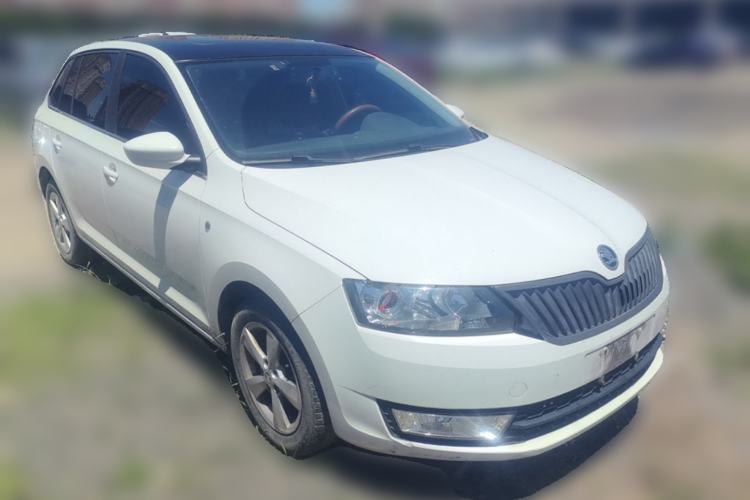Used Skoda Rapid Spaceback 2016 Revised 1.6L Automatic Chuanxing Version Front Right 45 Deg