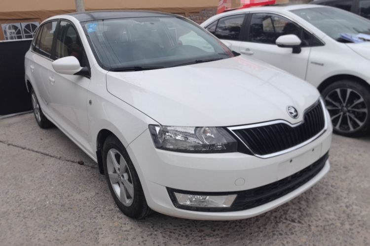 Used Skoda Rapid Spaceback 2016 1.6L Manual Trend Edition Front Right 45 Deg