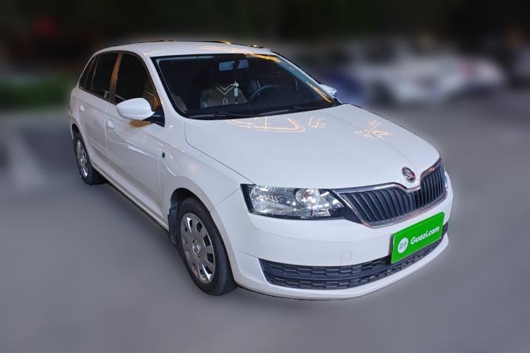 Used Skoda Rapid Spaceback 2016 Revised Version 1.6L Automatic Front-Drive Edition Front Right 45 Deg