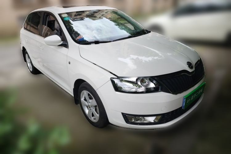 Used Skoda Rapid Spaceback 2016 Revised 1.6L Automatic Chuanxing Version Front Right 45 Deg