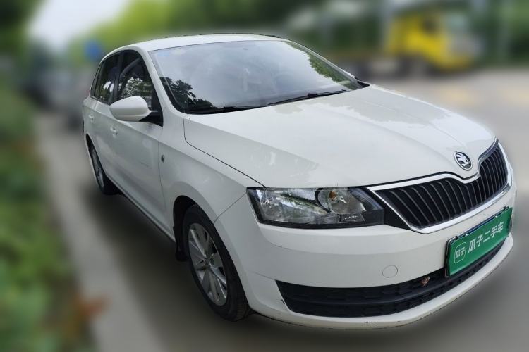 Used Skoda Rapid Spaceback 2016 Revised Version 1.6L Manual Front-Drive Edition Front Right 45 Deg
