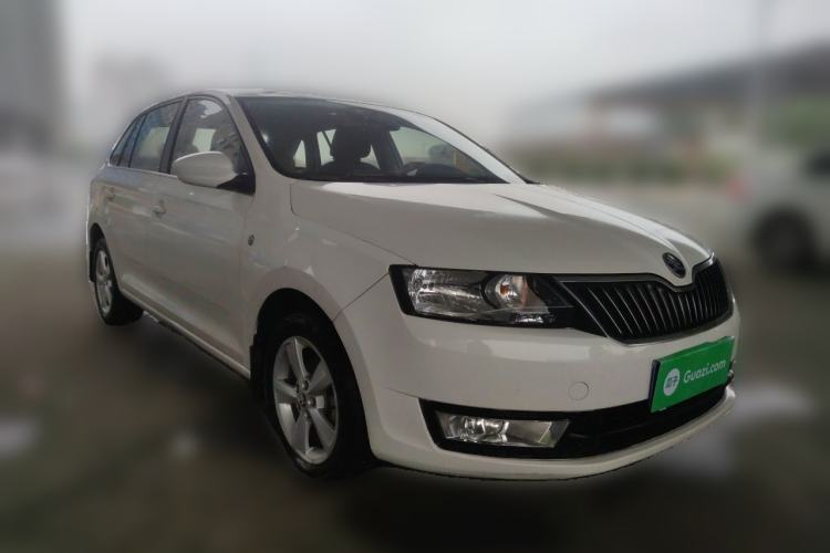Used Skoda Rapid Spaceback 2016 Revised 1.6L Automatic Chuanxing Version Front Right 45 Deg